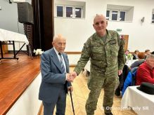 Odovzdanie vojensk�ho vyznamenania vojnov�mu veter�novi