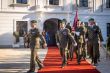 Slávnostný ceremoniál pripevnenia stúh na bojovú zástavu prezidentkou SR