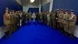Príslušník ČS PSR vlajkonosičom počas Summitu NATO 2016