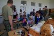 Slovenskí a českí vojaci rozdávali v martinských Bambuskách humanitnú pomoc 6